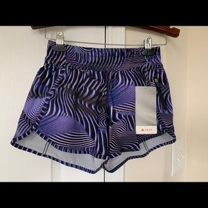 Lululemon Seawheeze Trackers Size 6